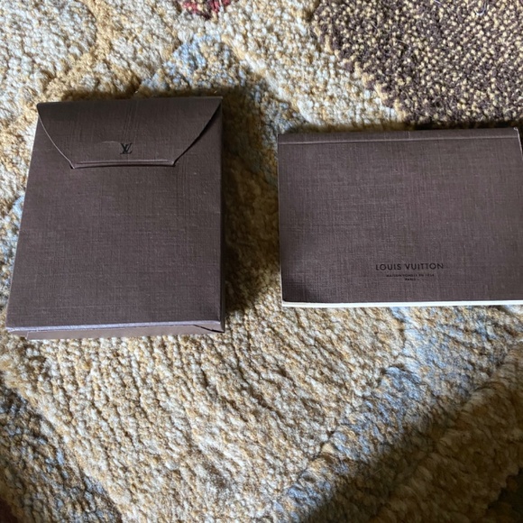 Louis Vuitton sneakers - Picture 3 of 5